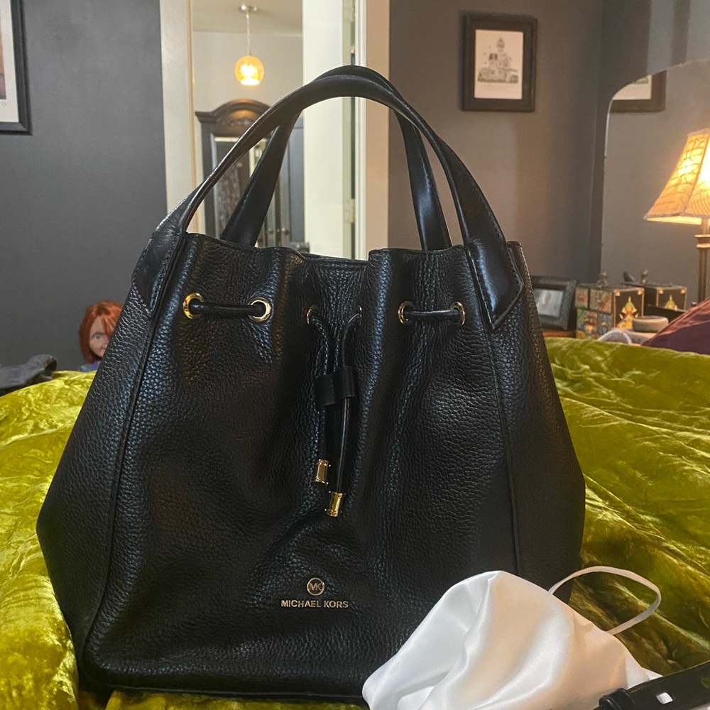 Michael Kors Purse 🖤💛